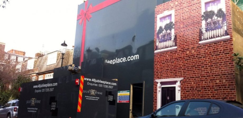 building-site-hoarding-8-e1498414607863-920x450-1.jpg